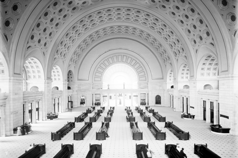 high arched ceilings at union station in Washington D.C. 